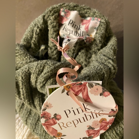 Pink Republic - (M) Green & Cream block sweater - Picture 3 of 4